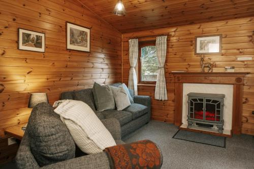 Secluded Pine Lodge 2 in Boltons