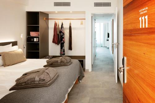 One-Bedroom Superior Apartment image 2