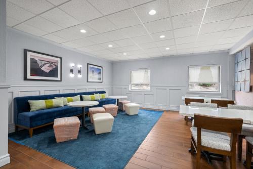 波登敦希尔顿恒庭酒店