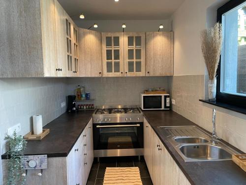 Konyha, Huize Emma in Lamswaarde