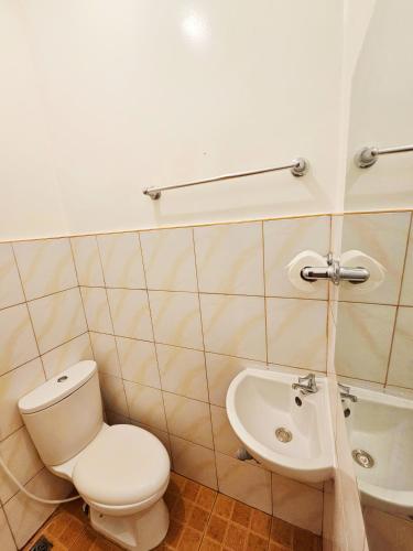 Adlaw Inn Room Type - Deluxe Triple Room