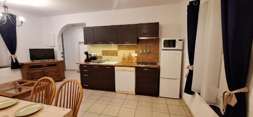 virtuve, Charming Apartment in La Redorte in La Redorte