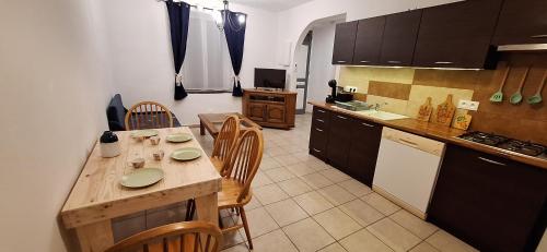 virtuve, Charming Apartment in La Redorte in La Redorte
