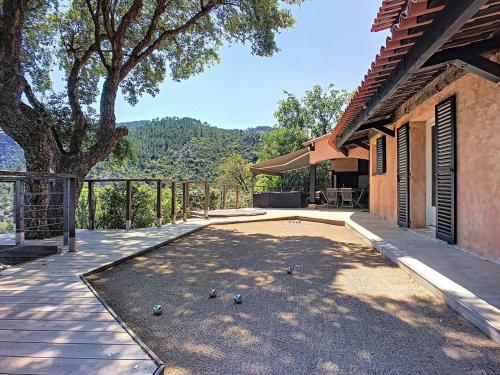 Les Roches Hacienda Provencale in L'Escaillon