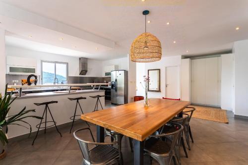 Cucina, VILLA NIDAZUR VI4413 By Riviera Holiday Homes in La Trinite