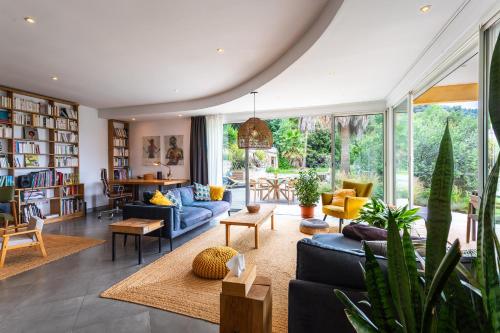 Giardino, VILLA NIDAZUR VI4413 By Riviera Holiday Homes in La Trinite