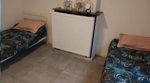 Chambre 2lit célibataire schaarbeek sous-sol, Брюссель (фото 4)
