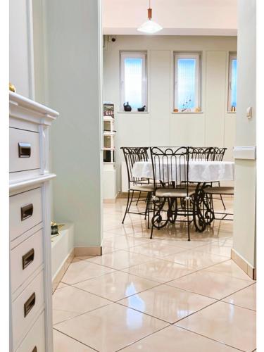 บริการและสิ่งอำนวยความสะดวก, Vila Roma in เดวา