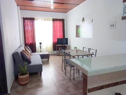 COMODO APARTAMENTO CENTRAL EN BARRIO SEMI RURAl near La Vanguardia Airport