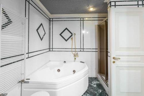 Hotel&Ristorante Miramonti Palazzo Storico - image 7
