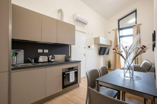 Urban Oasis near Termini, Free Parking&Balcony, int10, Rzym