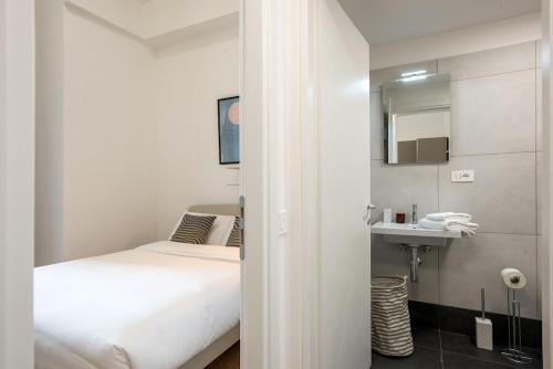 Urban Oasis near Termini, Free Parking&Balcony, int10, Roma (foto 9)