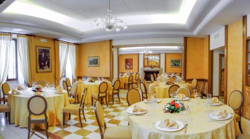 Hotel&Ristorante Miramonti Palazzo Storico in Рієті