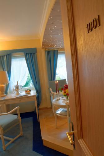 Hotel La Romantica - image 12