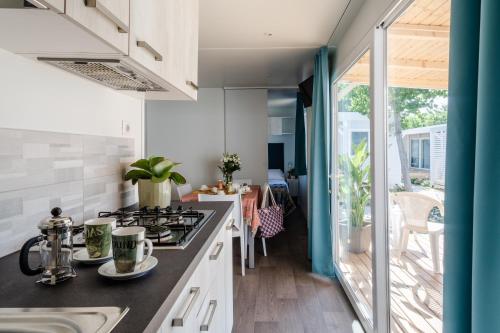 Kitchen, Centro Vacanze Camping Spinnaker in Marina Palmense