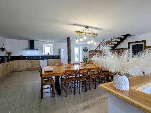 Grand Gîte en Berry avec Jardin, Jeux et Parking - FR-1-591-714 (Grand Gite en Berry avec Jardin, Jeux et Parking - FR-1-591-714) in Mers-sur-Indre