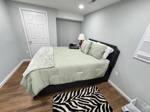 COZY Updated Apartment in NW DC - EASY Parking detail