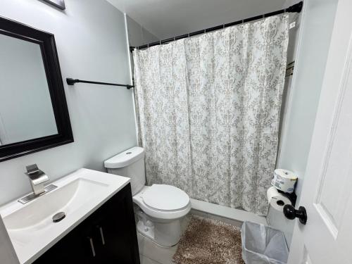 COZY Updated Apartment in NW DC - EASY Parking detail