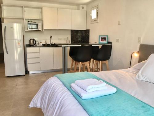Studio Apartment image 2