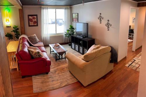 Black Jacks Downtown Loft thumb 3