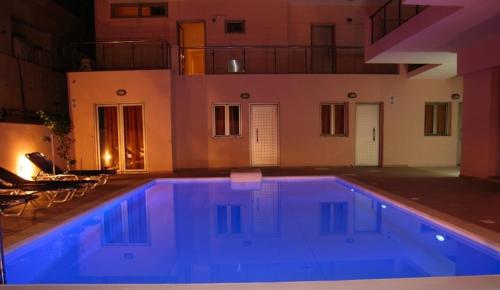 Blue Sky Hotel Apartments - image 3