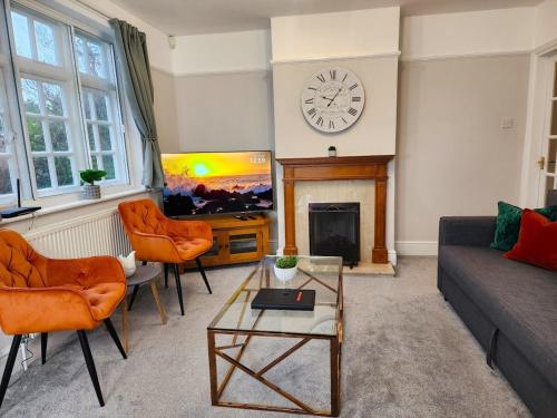 Bladon Bungalow Near Blenheim Palace & Oxford - Free Parking's, WiFi, Garden, Modern villa gîte à louer Bladon