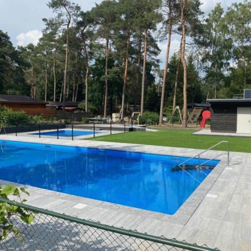 Swimming pool, Gezellig chalet op de Veluwe in Elburg