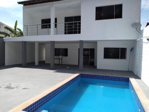 Linda casa com piscina