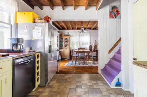 Chill Fire Island Beachfront Cottage with Amazing Bay and Sunset Views, Perfect Location in Fair Har in Kismet