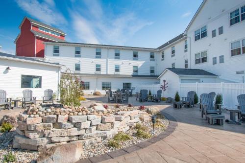 Blue Gate Garden Inn