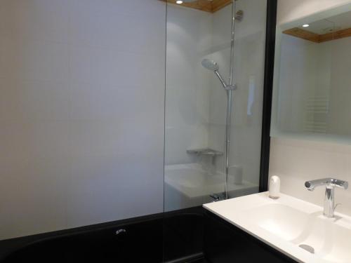 Bel appartement 3 pièces rénové - Méribel, 6 pers, Wi-Fi, garage - FR-1-411-976 (Bel appartement 3 pieces renove - Meribel, 6 pers, Wi-Fi, garage - FR-1-411-976) in เลเซเรตตา
