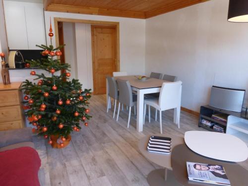 Bel appartement 3 pièces rénové - Méribel, 6 pers, Wi-Fi, garage - FR-1-411-976 (Bel appartement 3 pieces renove - Meribel, 6 pers, Wi-Fi, garage - FR-1-411-976) in เลเซเรตตา