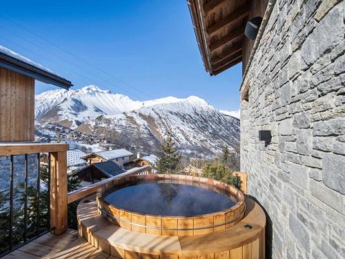 Chalet spacieux avec bain nordique, hammam et vue proche des pistes - FR-1-570-66 near Chalet du Sunny