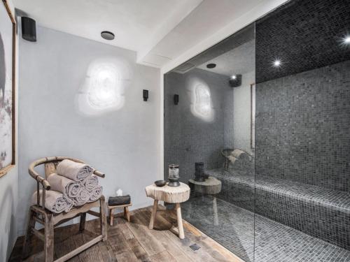 Chalet spacieux avec bain nordique, hammam et vue proche des pistes - FR-1-570-66 near Chalet du Sunny