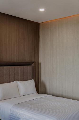 Superior King Room image 4