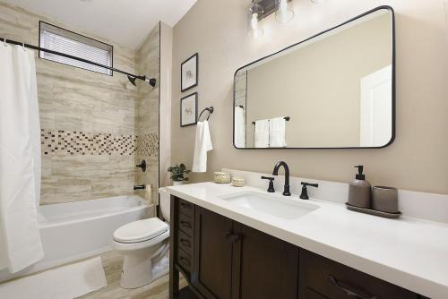 9 Bedroom House with King-sized Bed near Bakery Square 9 Bedroom House with King-sized Bed near Bakery Square