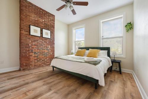 9 Bedroom House with King-sized Bed near Bakery Square 9 Bedroom House with King-sized Bed near Bakery Square