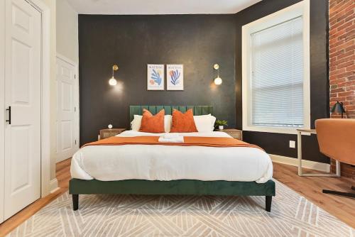 9 Bedroom House with King-sized Bed near Bakery Square 9 Bedroom House with King-sized Bed near Bakery Square