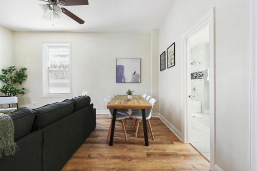 9 Bedroom House with King-sized Bed near Bakery Square 9 Bedroom House with King-sized Bed near Bakery Square