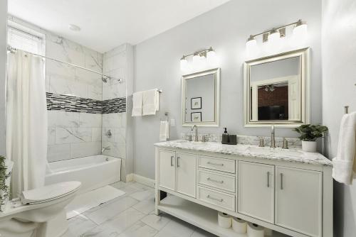 9 Bedroom House with King-sized Bed near Bakery Square 9 Bedroom House with King-sized Bed near Bakery Square