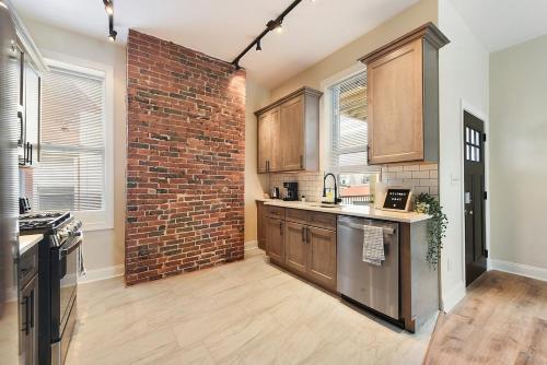 9 Bedroom House with King-sized Bed near Bakery Square 9 Bedroom House with King-sized Bed near Bakery Square