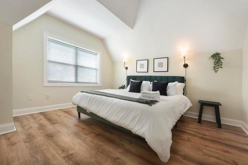 9 Bedroom House with King-sized Bed near Bakery Square 9 Bedroom House with King-sized Bed near Bakery Square