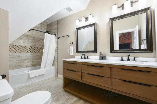 9 Bedroom House with King-sized Bed near Bakery Square 9 Bedroom House with King-sized Bed near Bakery Square