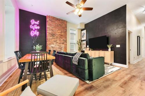 9 Bedroom House with King-sized Bed near Bakery Square 9 Bedroom House with King-sized Bed near Bakery Square