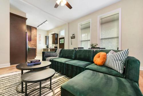 9 Bedroom House with King-sized Bed near Bakery Square 9 Bedroom House with King-sized Bed near Bakery Square