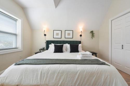 9 Bedroom House with King-sized Bed near Bakery Square 9 Bedroom House with King-sized Bed near Bakery Square