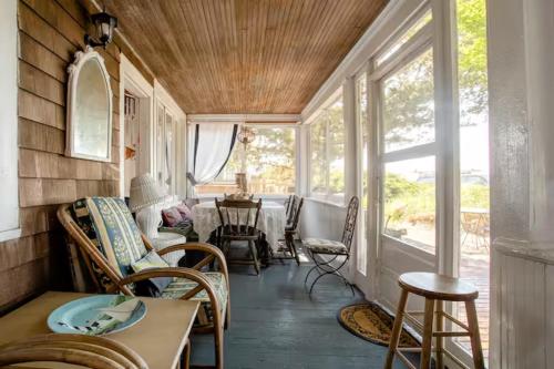 Chill Fire Island Beachfront Cottage with Amazing Bay and Sunset Views, Perfect Location in Fair Har in Kismet