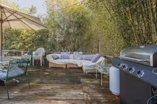 Chill Fire Island Beachfront Cottage with Amazing Bay and Sunset Views, Perfect Location in Fair Har in Kismet