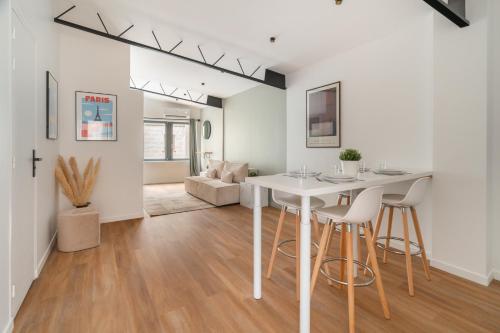 Charming new apartments in Paris, Paryż