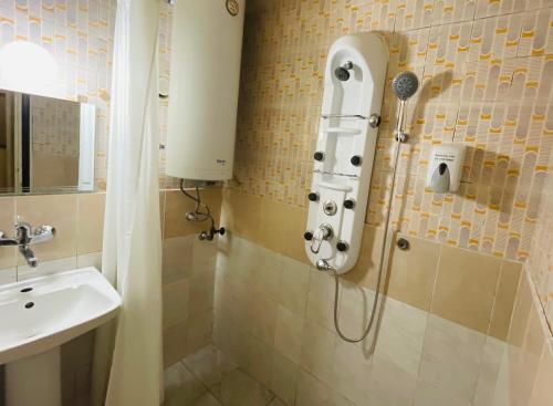 The English Guest House - image 3